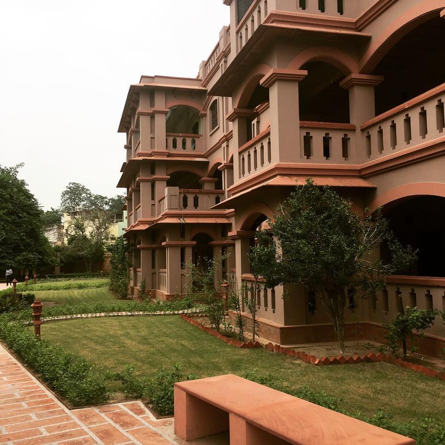 Mvt Guesthouse & Restaurant Vrindavan Exterior photo