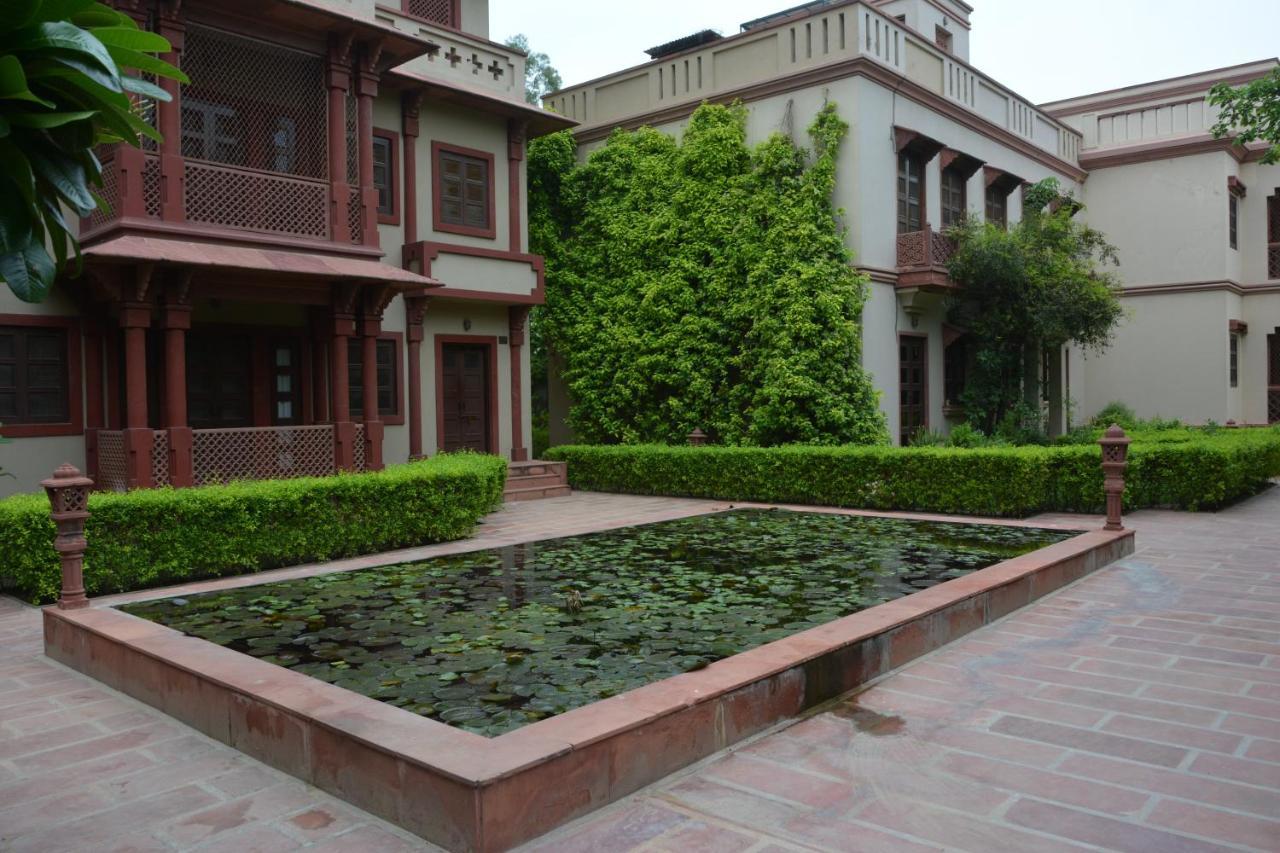 Mvt Guesthouse & Restaurant Vrindavan Exterior photo