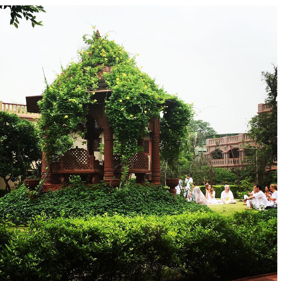 Mvt Guesthouse & Restaurant Vrindavan Exterior photo