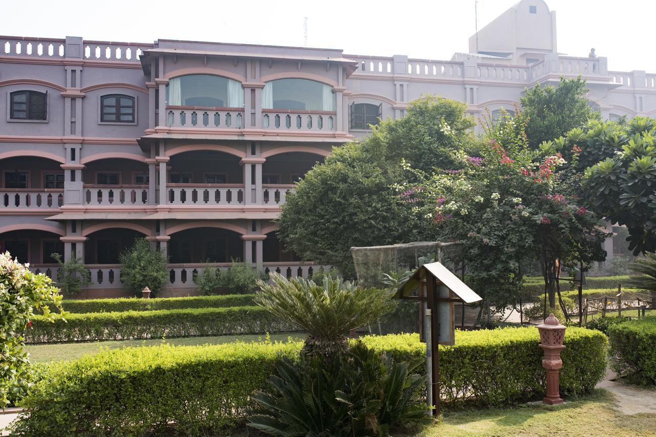 Mvt Guesthouse & Restaurant Vrindavan Exterior photo