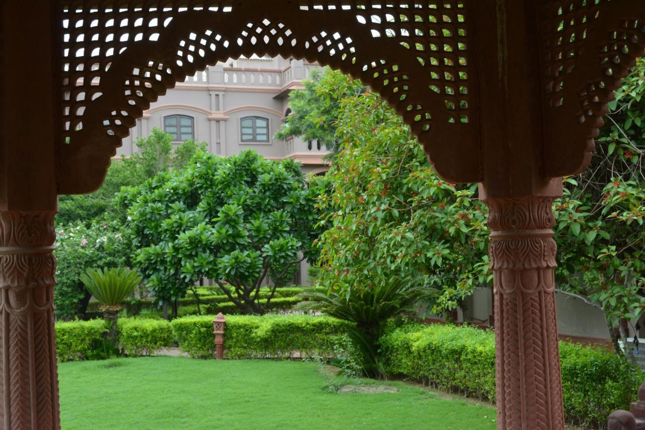 Mvt Guesthouse & Restaurant Vrindavan Exterior photo