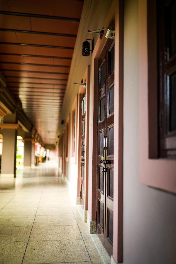 Mvt Guesthouse & Restaurant Vrindavan Exterior photo