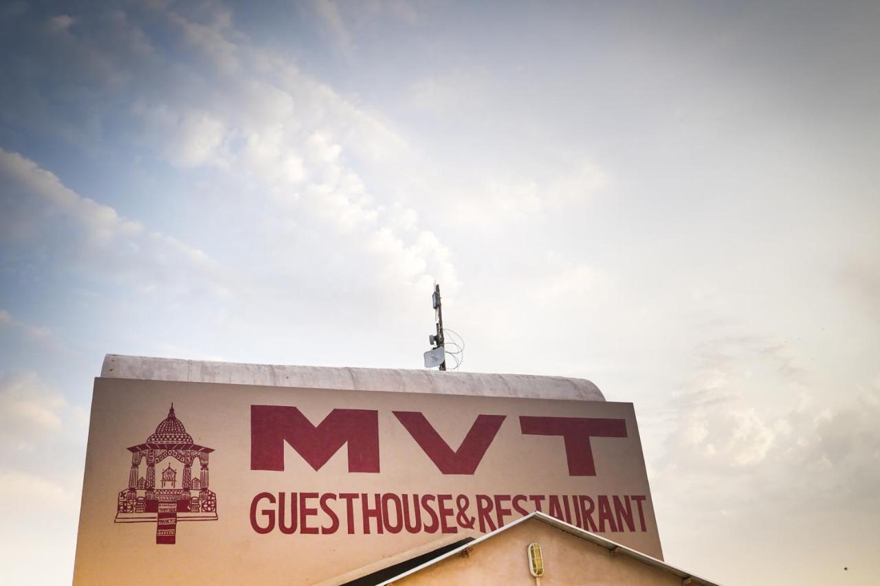 Mvt Guesthouse & Restaurant Vrindavan Exterior photo