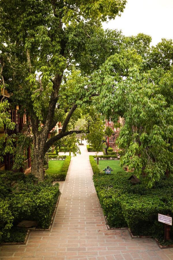 Mvt Guesthouse & Restaurant Vrindavan Exterior photo